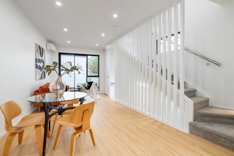 Photo of property in 6/2 Flaunty Place, West Harbour, Auckland, 0618