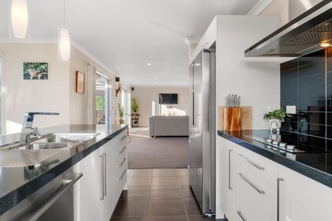 Photo of property in 11 Waianiwa Dell, Wharewaka, Taupo, 3330