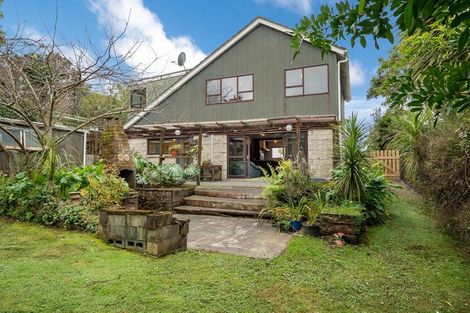 Photo of property in 1/5 Flavia Close, Torbay, Auckland, 0630
