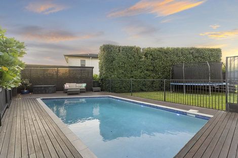 Photo of property in 8 Verley Rise, East Tamaki Heights, Auckland, 2016