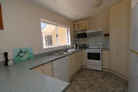 Photo of property in 6 Low Avenue, Foxton Beach, Foxton, 4815