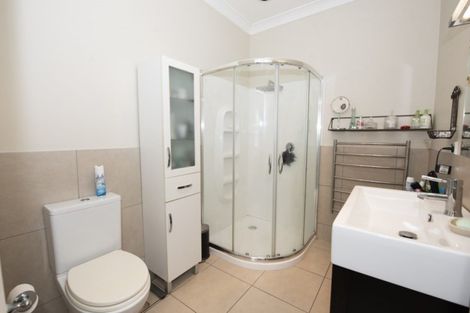 Photo of property in 48 Belt Road, Moturoa, New Plymouth, 4310