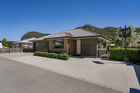 Photo of property in 12 Warbler Lane, Albert Town, Wanaka, 9305