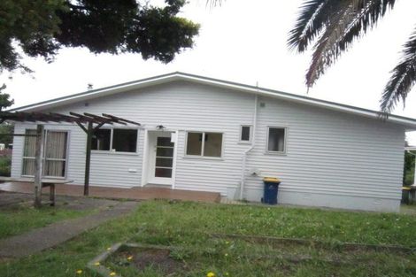 Photo of property in 38 Thornlow Street, Glendene, Auckland, 0602