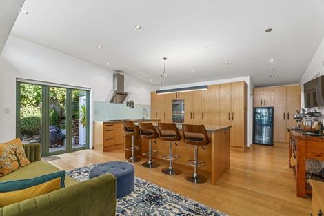 Photo of property in 77 Kent Street, Kingston, Athol, 9793