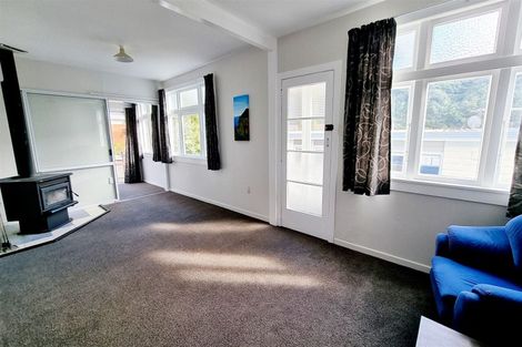 Photo of property in 94a Waikawa Road, Picton, 7220