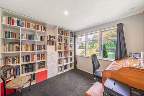 Photo of property in 7 Pokohiwi Road, Normandale, Lower Hutt, 5010