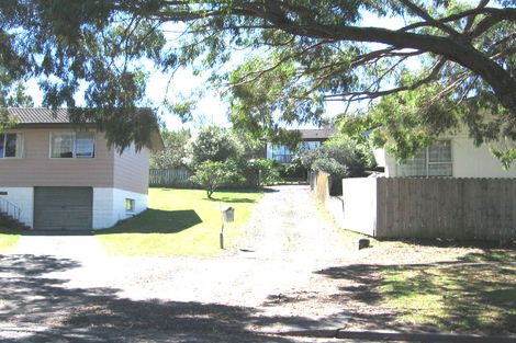 Photo of property in 20 St Catherine Crescent, West Harbour, Auckland, 0618