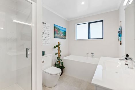 Photo of property in 24 Barbados Way, One Tree Point, 0118