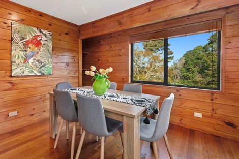 Photo of property in 6 Tasman Avenue, Henderson Valley, Auckland, 0614