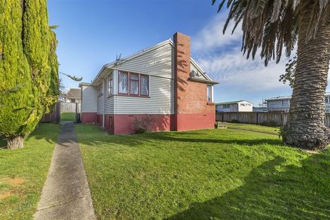 Photo of property in 2 Arahura Crescent, Waitangirua, Porirua, 5024