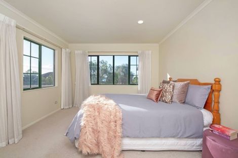 Photo of property in 2 Beach Road, Mellons Bay, Auckland, 2014