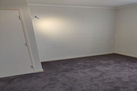 Photo of property in 17a Kingsbridge Place, Newlands, Wellington, 6037