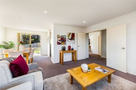 Photo of property in 15 Condor Place, Unsworth Heights, Auckland, 0632