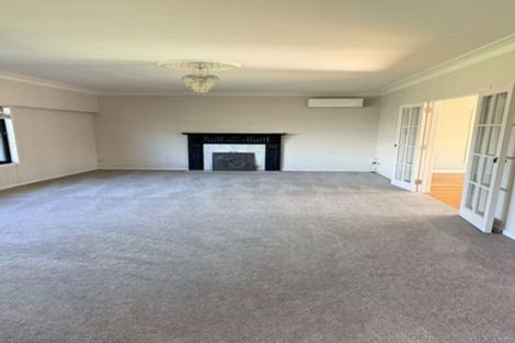 Photo of property in 11 Lake Pupuke Drive, Takapuna, Auckland, 0622