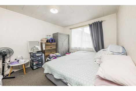 Photo of property in 2 Hobman Place, Manurewa, Auckland, 2102