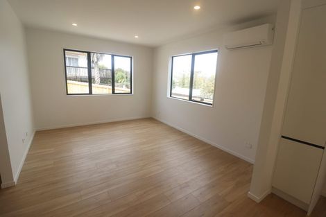 Photo of property in 18b Edgware Road, West Harbour, Auckland, 0618
