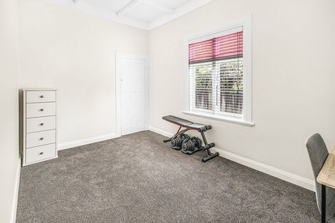 Photo of property in 16 Coates Street, Hamilton East, Hamilton, 3216