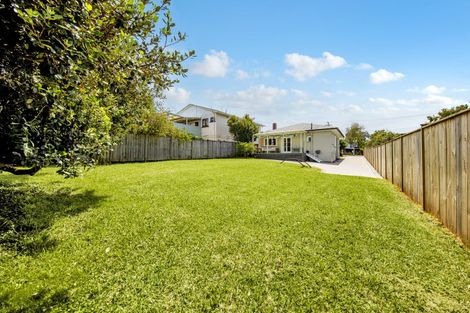Photo of property in 2a Hawea Road, Point Chevalier, Auckland, 1022