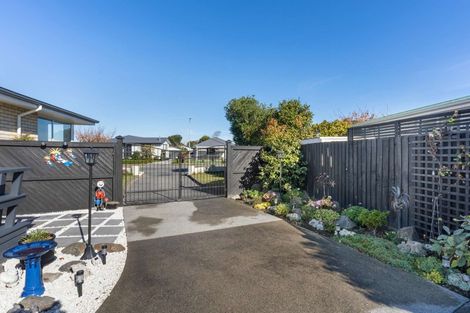 Photo of property in 26 Royal Park Drive, Parklands, Christchurch, 8083