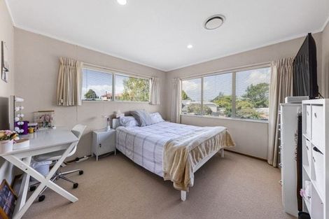 Photo of property in 1/29 Sutherland Road, Point Chevalier, Auckland, 1025