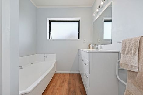 Photo of property in 19 Dallinger Street, St Andrews, Hamilton, 3200