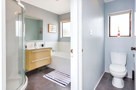 Photo of property in 1/104a Manuka Road, Bayview, Auckland, 0629