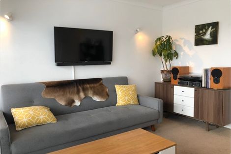 Photo of property in 2/18 Westwell Road, Belmont, Auckland, 0622