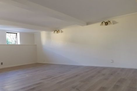 Photo of property in 17 Diana Drive, Glenfield, Auckland, 0627