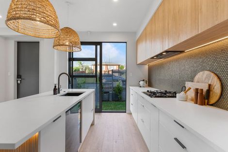 Photo of property in 3b Trafalgar Road, Milford, Auckland, 0620