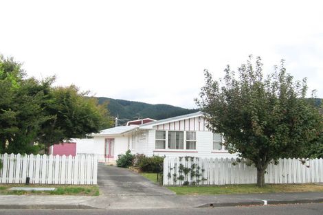 Photo of property in 5 Matuku Street, Heretaunga, Upper Hutt, 5018