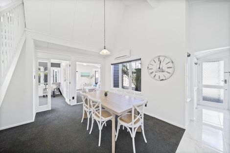 Photo of property in 1/195 Fisher Parade, Farm Cove, Auckland, 2012