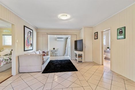 Photo of property in 73a Island Bay Road, Beach Haven, Auckland, 0626