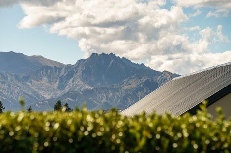 Photo of property in 3 Courthill Lane, Wanaka, 9305