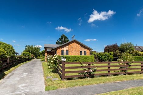 Photo of property in 10 De La Mare Drive, Leamington, Cambridge, 3432