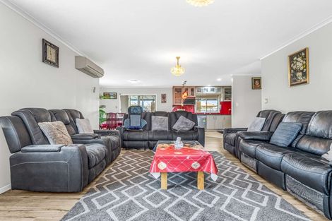 Photo of property in 526 Massey Road, Mangere, Auckland, 2022