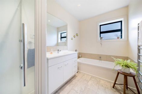 Photo of property in 2 Thomson Street, Arrowtown, 9302