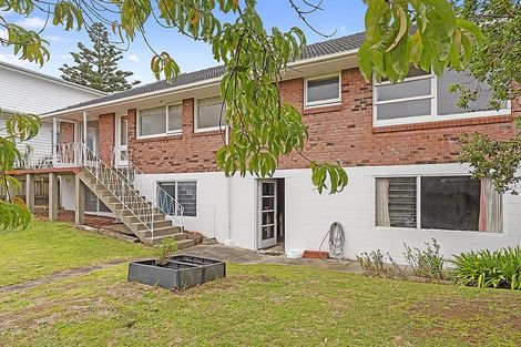 Photo of property in 100 Sylvan Avenue, Northcote, Auckland, 0627