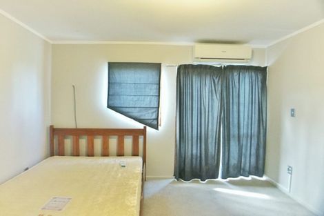 Photo of property in 4 Oystergrove Road, West Harbour, Auckland, 0618