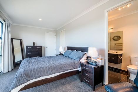 Photo of property in 16 Westerley Place, Long Bay, Auckland, 0630