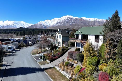 Photo of property in 10 Hamilton Drive, Lake Tekapo, 7999