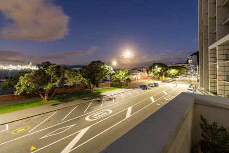 Photo of property in 90 Oriental Parade, Oriental Bay, Wellington, 6011