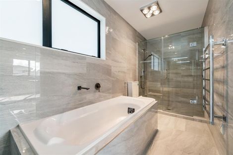 Photo of property in 76a Botany Road, Botany Downs, Auckland, 2010