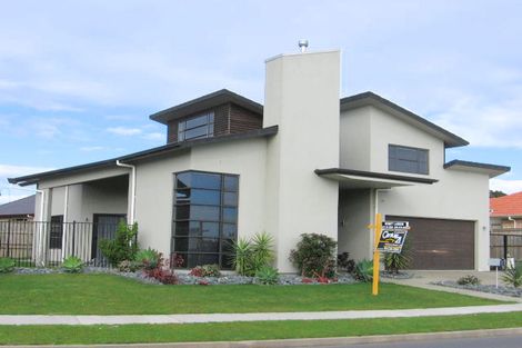 Photo of property in 7 Bronwylian Drive, Flat Bush, Auckland, 2016