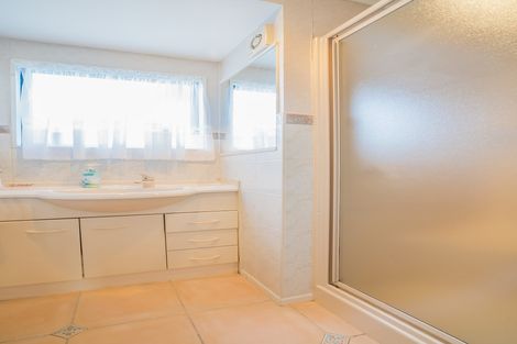 Photo of property in 7a Putini Road, Mangere Bridge, Auckland, 2022