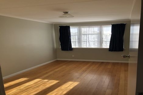 Photo of property in 8 Arimu Road, Papakura, 2110