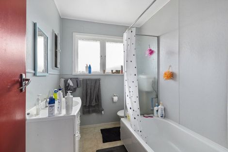 Photo of property in 23 Southsea Crescent, Silverdale, Hamilton, 3216