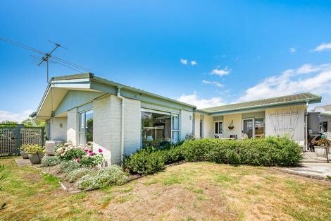 Photo of property in 20 Freyberg Crescent, Waikanae Beach, Waikanae, 5036