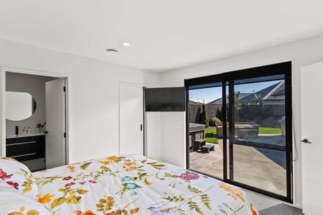 Photo of property in 15 Evelyn Crescent, Marshland, Christchurch, 8083