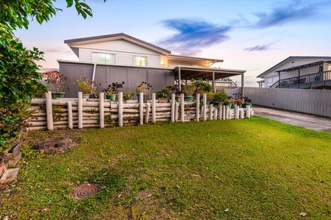 Photo of property in 22 Styca Place, Sunnyvale, Auckland, 0612